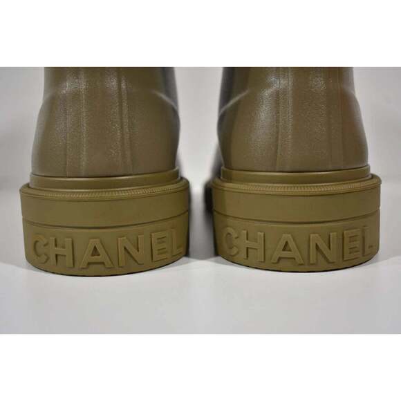 Chanel 22K Dark Beige Caoutchouc White CC Logo High Pull On Rubber Rain Boots 40 - Picture 11 of 12